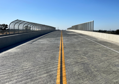 View of the road on top of the Avenue 17 overpass where vehicles will circulate.